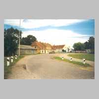 111-1097 Wehlau im Sommer 1995 - Ecke Oppener- und Ripkeimer-Strasse.jpg